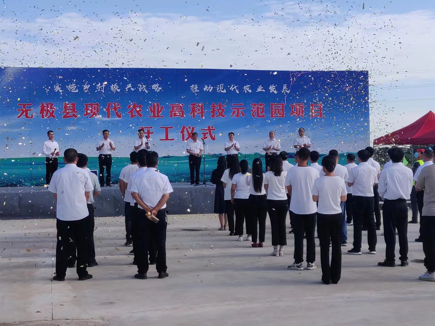 彩色.jpg 彩色.jpg